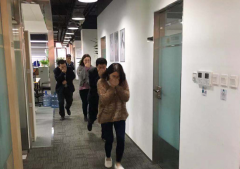尊龙凯时人生就是搏装饰开展“11.9”消防应急疏散演练活动